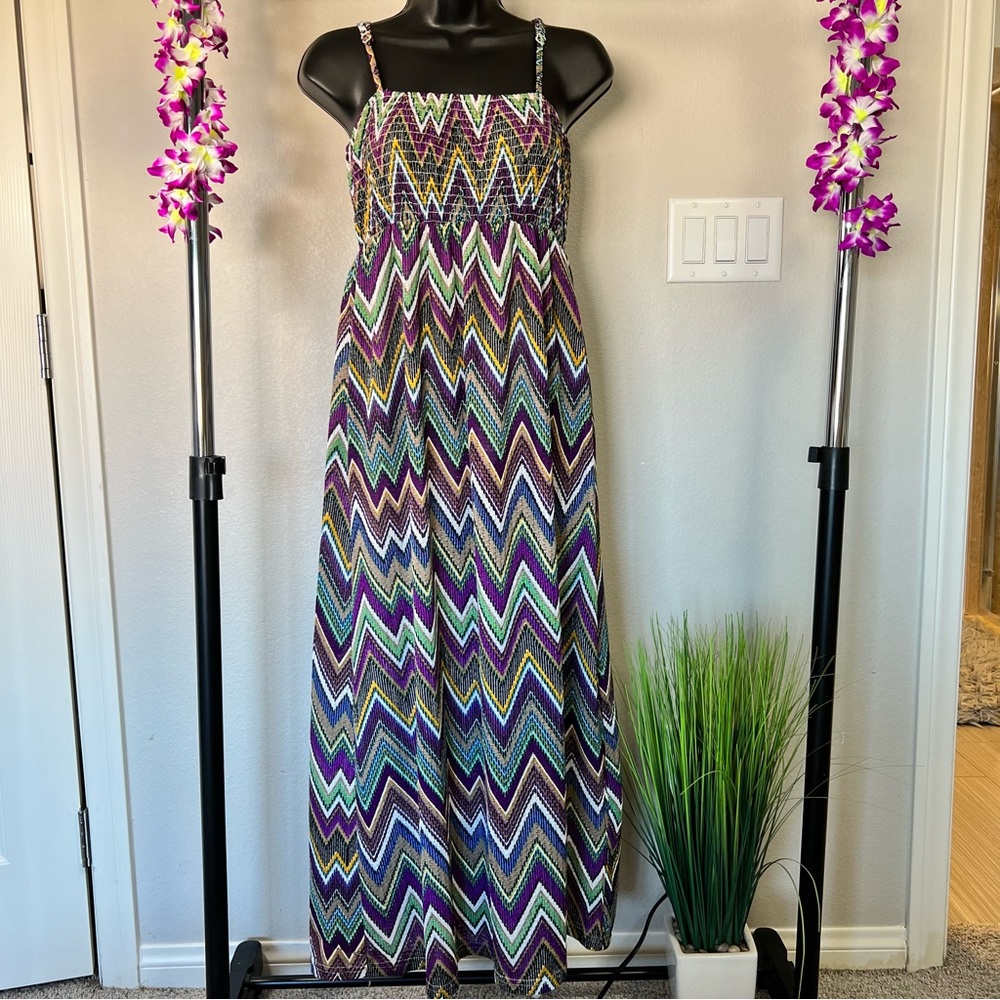 Valleygirl Multi Color Spaghetti Adjustable Strap Chevron Maxi Dress S-M